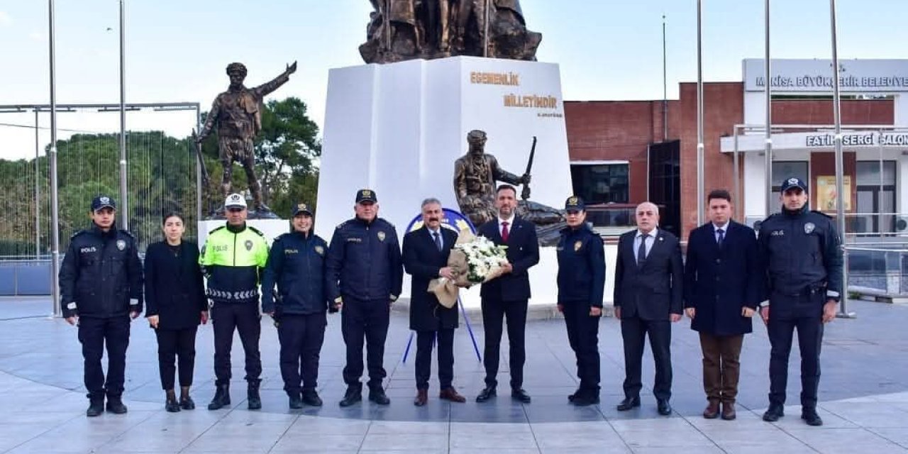 Polislerden "Öğretmeler Günü" Sitemi